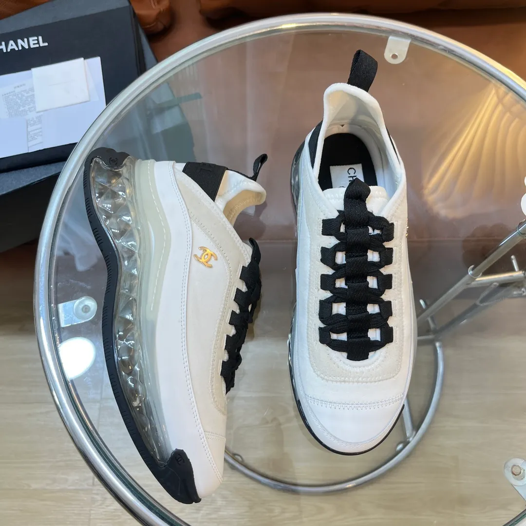 👟👟Ex-factory price 600👟👟 [Long-term supply of high-end versions] ⚠️Note: This model has many colors and the market has a complete range of colors. Welcome to consult ~ chanel Chanel Xiaoxiang casual sports shoes for couples and dad shoes for couples. The original version of the counter is 1:1, each color is accurately matched, and the internal standard is coded. ❣️Fabric material: original imported cow down + imported fabric, ❣️Inner material: imported breathable velvet, ❣️Outsole material: Original 1:1 mold opening, 3 layers of TPU ❣️Number of sizes: Women's 35-42 Men's 39-46 (Men's ➕10) Couple's version (with full set of high-end packaging)